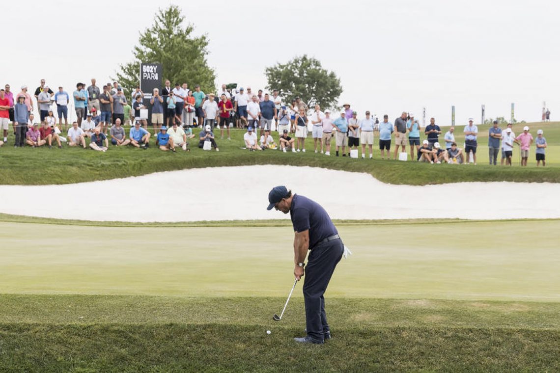 Tožba Mickelsona in drugih golfistov proti PGA na sodišču šele 2024