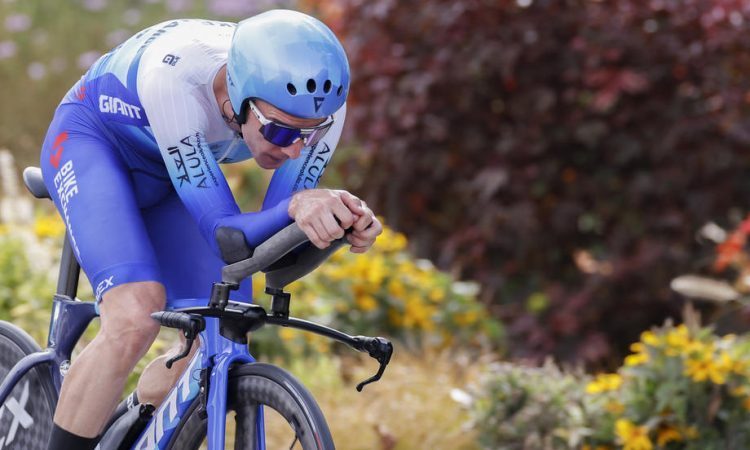 Simon Yates po pozitivnem testu zapustil Vuelto
