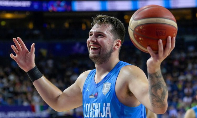Slovenija ob zgodovinski predstavi Luke Dončića do prvega mesta v skupini