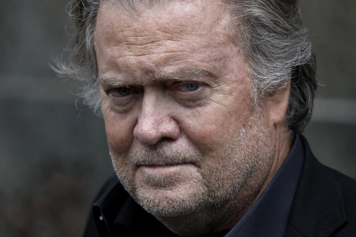 Trumpov svetovalec Bannon obtožen goljufije