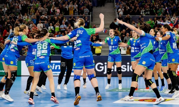 Slovenske rokometašice na sobotnem žrebu v prvem bobnu