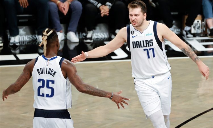Dončićev Dallas v Torontu doživel še tretji zaporedni poraz