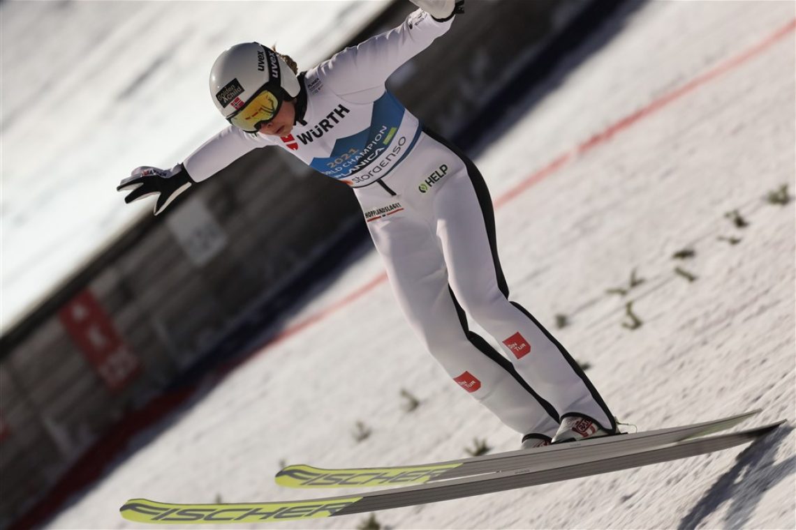 Po polovici na vrhu Lundby in Loutitt, Klinec 11.