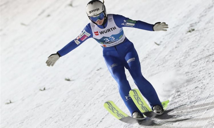 Slovenske skakalke po visokih napovedih spet razočarane