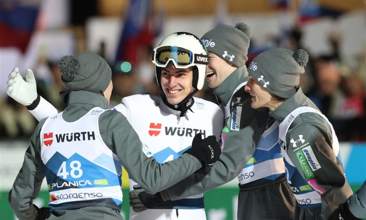 Slovenci po polovici ekipne tekme na prvem mestu