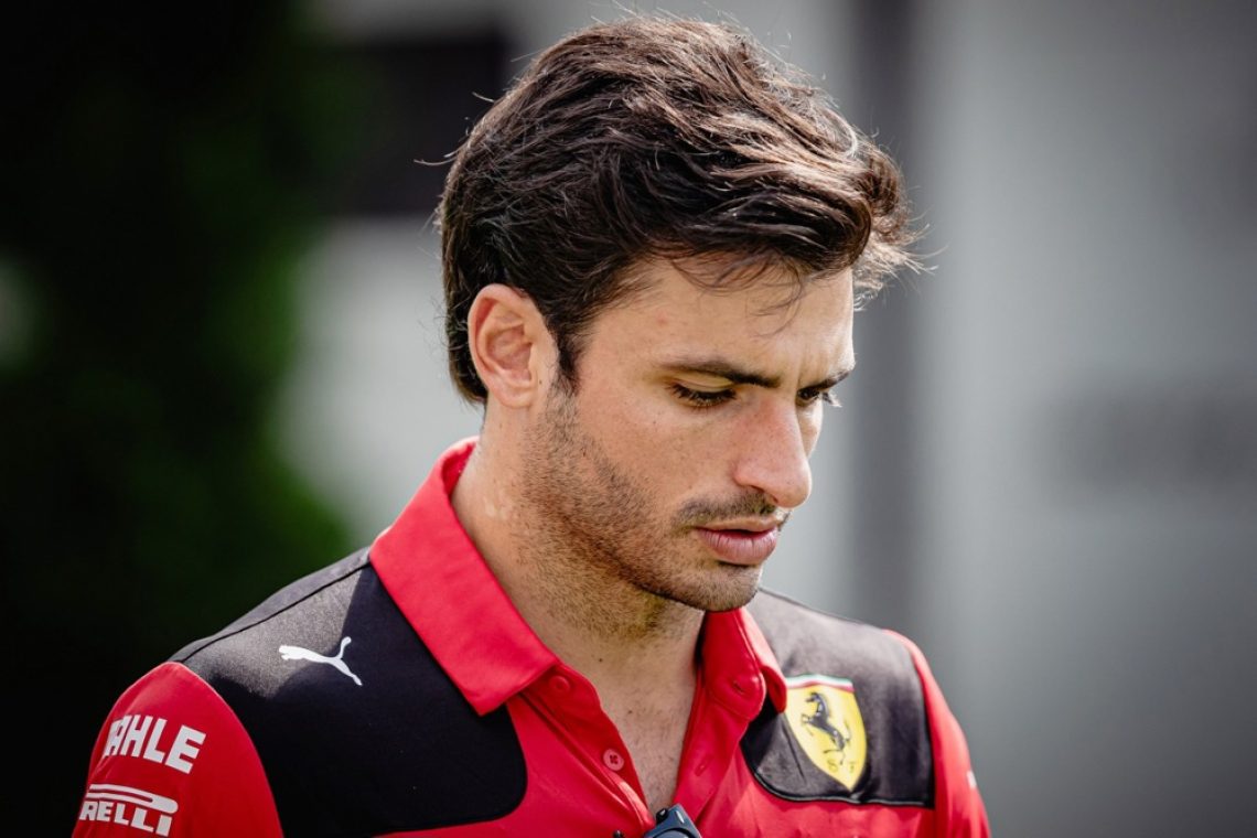 Red Bull zunaj deseterice, pole position Sainzu