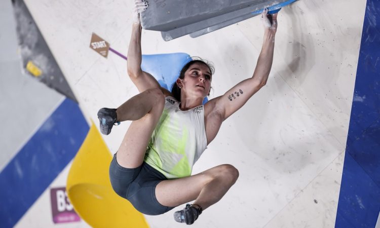Za športnimi plezalkami uspešen začetek olimpijskih kvalifikacij 