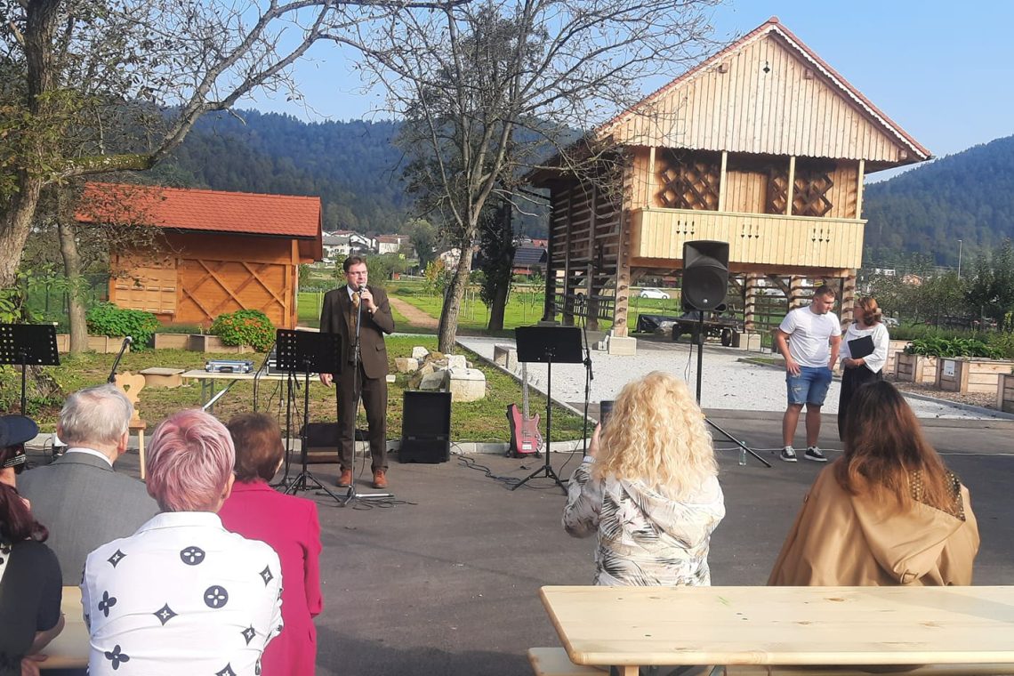  Uspešno zaključen projekt Čebelja pravljica povezuje