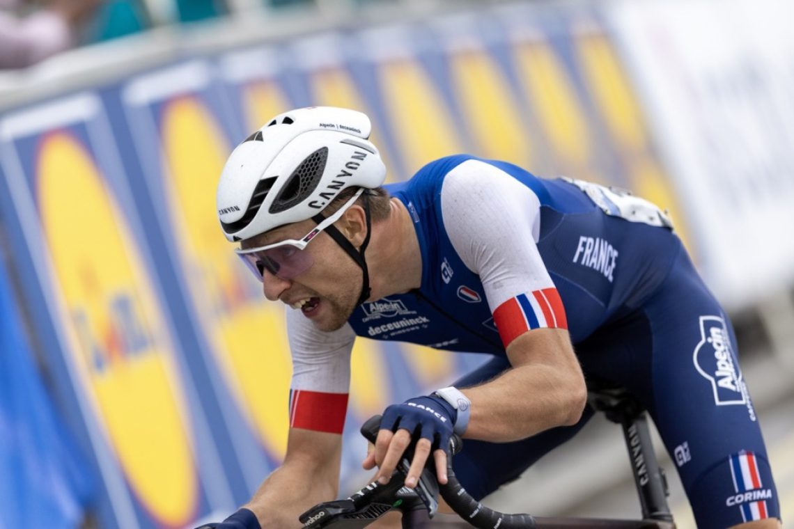 Laurance zmagovalec pete etape, Pogačar zaprt v sprintu