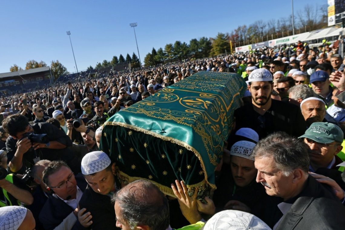 Tihi odhod Erdoganovega največjega tekmeca