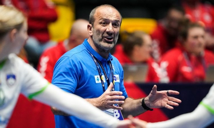 Dragan Adžić izbral rokometašice za EP