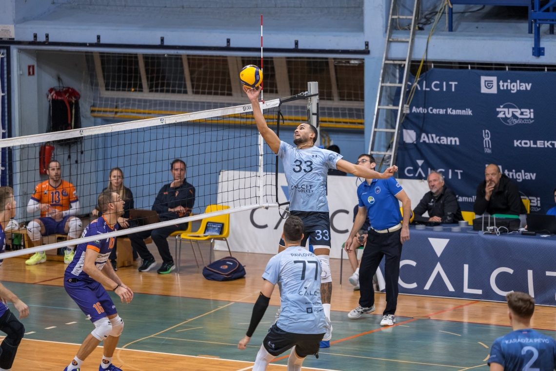Calcit Volley prvi v sezoni odvzel niz ACH Volleyju, a izpadel iz pokala Slovenije