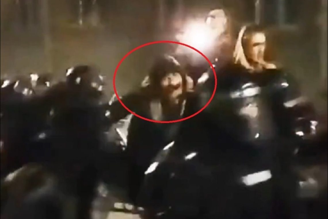 Posnetek razkriva: policista pred RTS udaril žandar