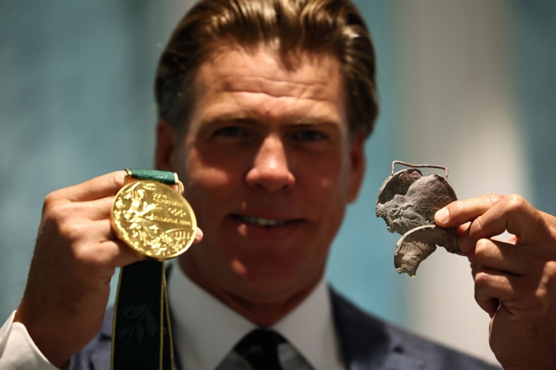 Ameriški plavalec dobil replike medalj
