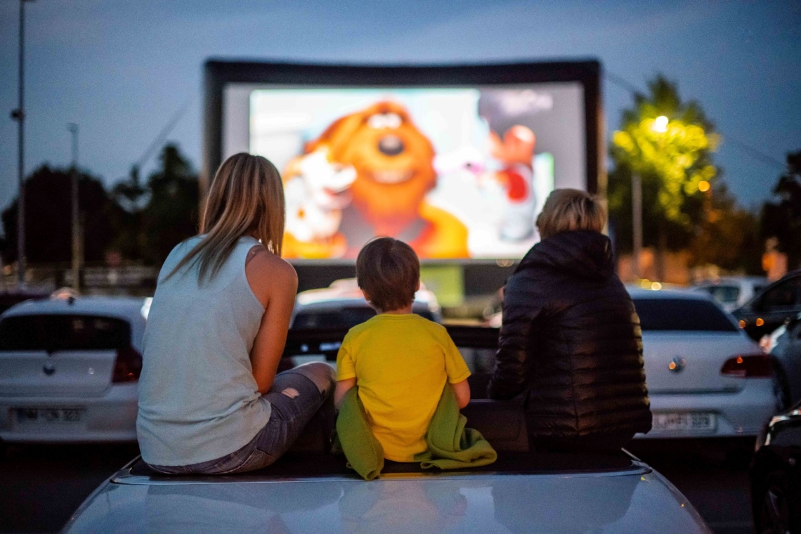 Drive-in kino se vrača na parkirišče Centra Vič z Umazanim plesom