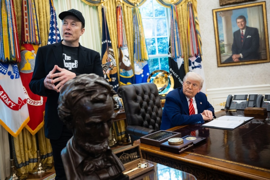 Trump in Musk v ostri besedni vojni z grožnjami in namigi na ustavno obtožbo
