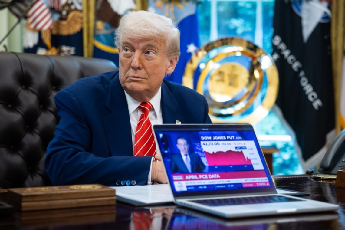 Trump in Musk bosta skušala zakopati bojno sekiro v telefonskem pogovoru