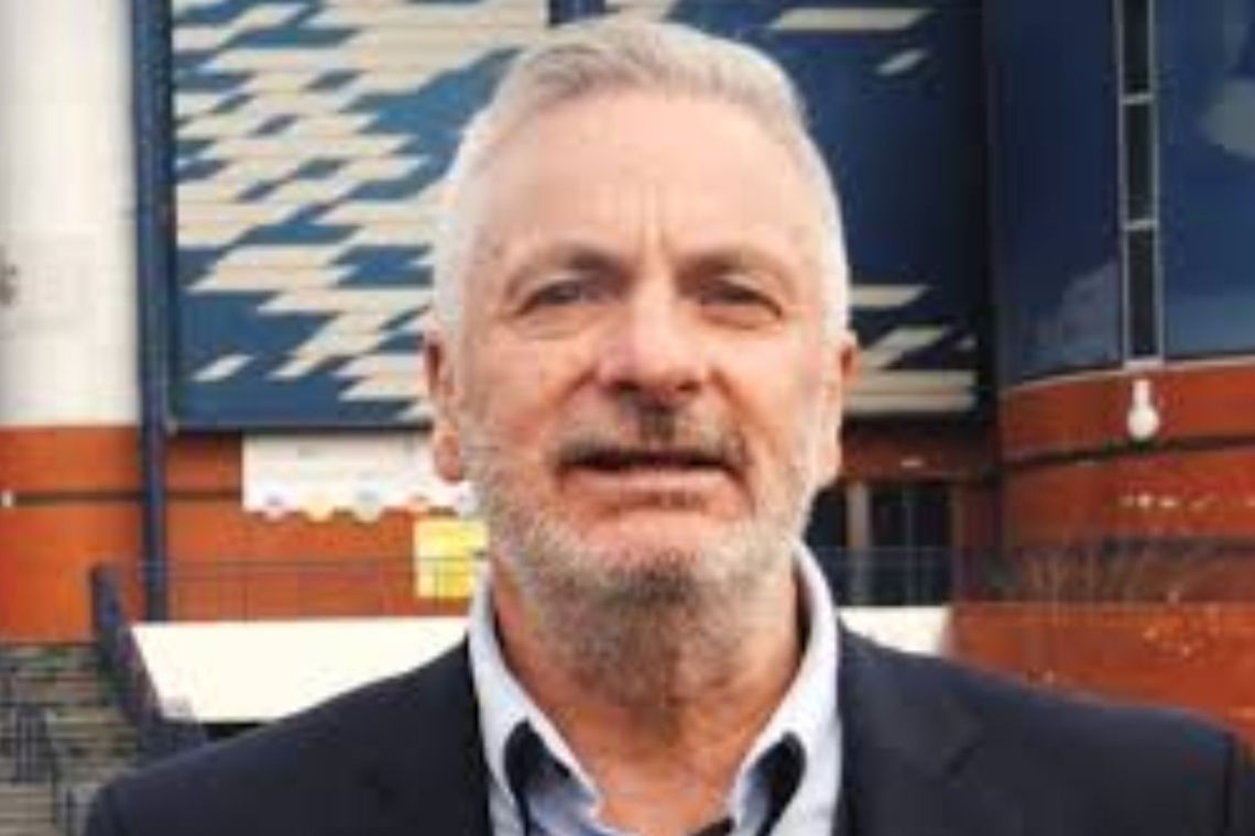 Veteran med agenti John Viola pomaga mladim uspevati v nogometnem zakulisju