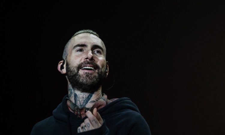 Adam Levine tožen zaradi nepooblaščene objave videa o orkanu Dorian