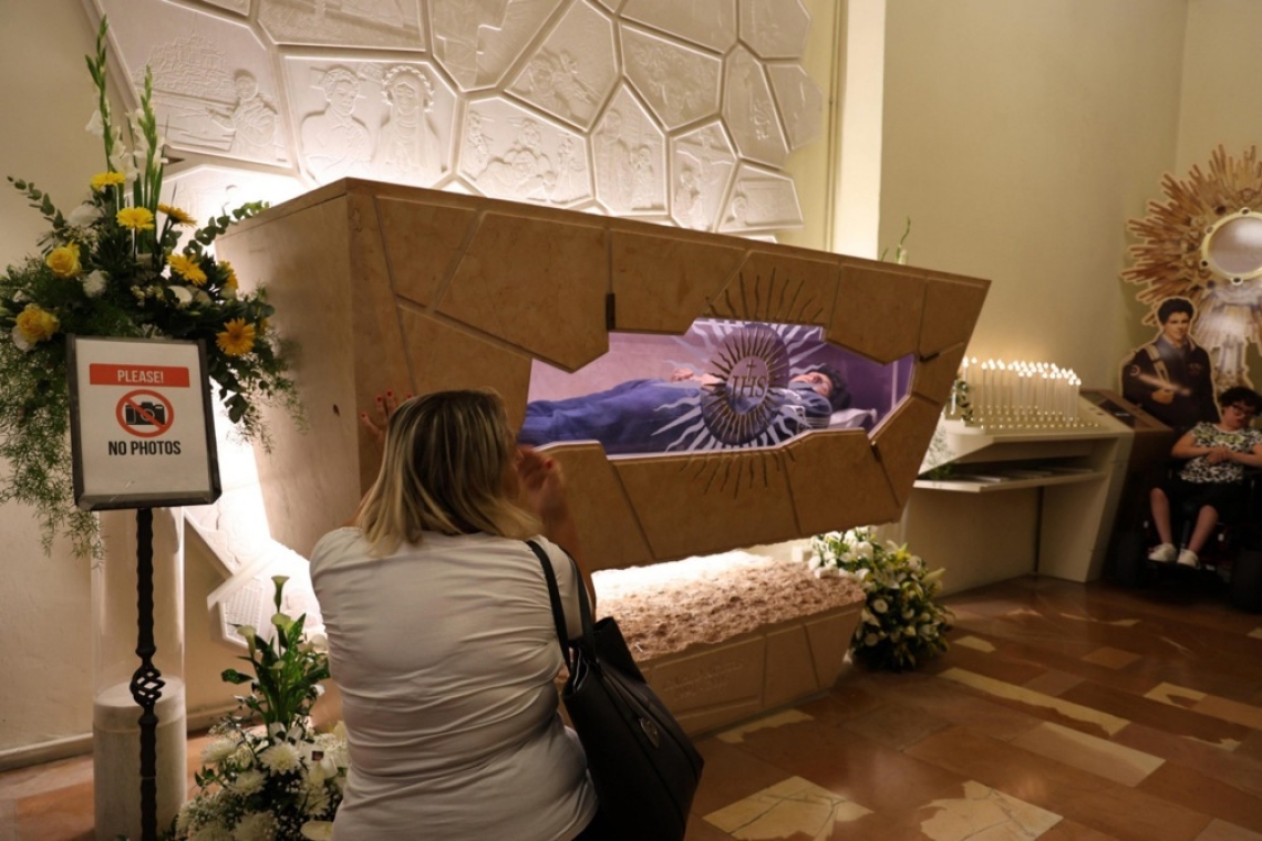 Carlo Acutis postal prvi milenijski svetnik Katoliške cerkve