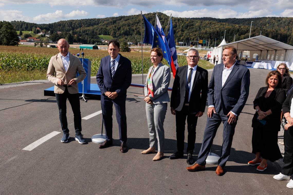 Odprt avtocestni priključek Dragomer na primorski avtocesti