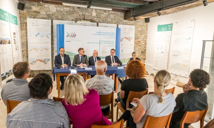 V Izoli se je začel jubilejni 10. Teden sredozemske obale in makro-regionalnih strategij