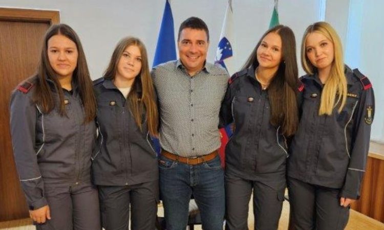 Dvakratne državne prvakinje iz Vinske Gore na sprejemu pri velenjskem županu