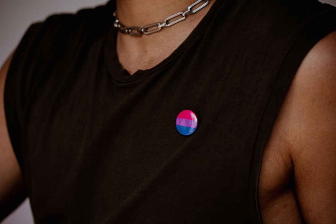 Biseksualni moški opozarjajo na pogostejše zanikanje njihove identitete