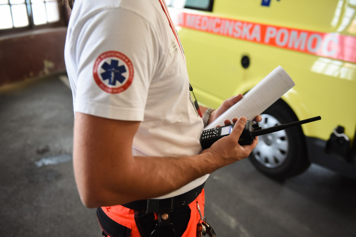 Specialno vozilo Slovenske vojske udeleženo v nesreči v pesniškem krožišču