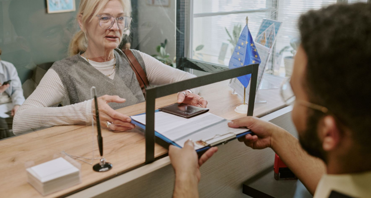 Ali si lahko osebno izkaznico uredim na kateri koli upravni enoti? 