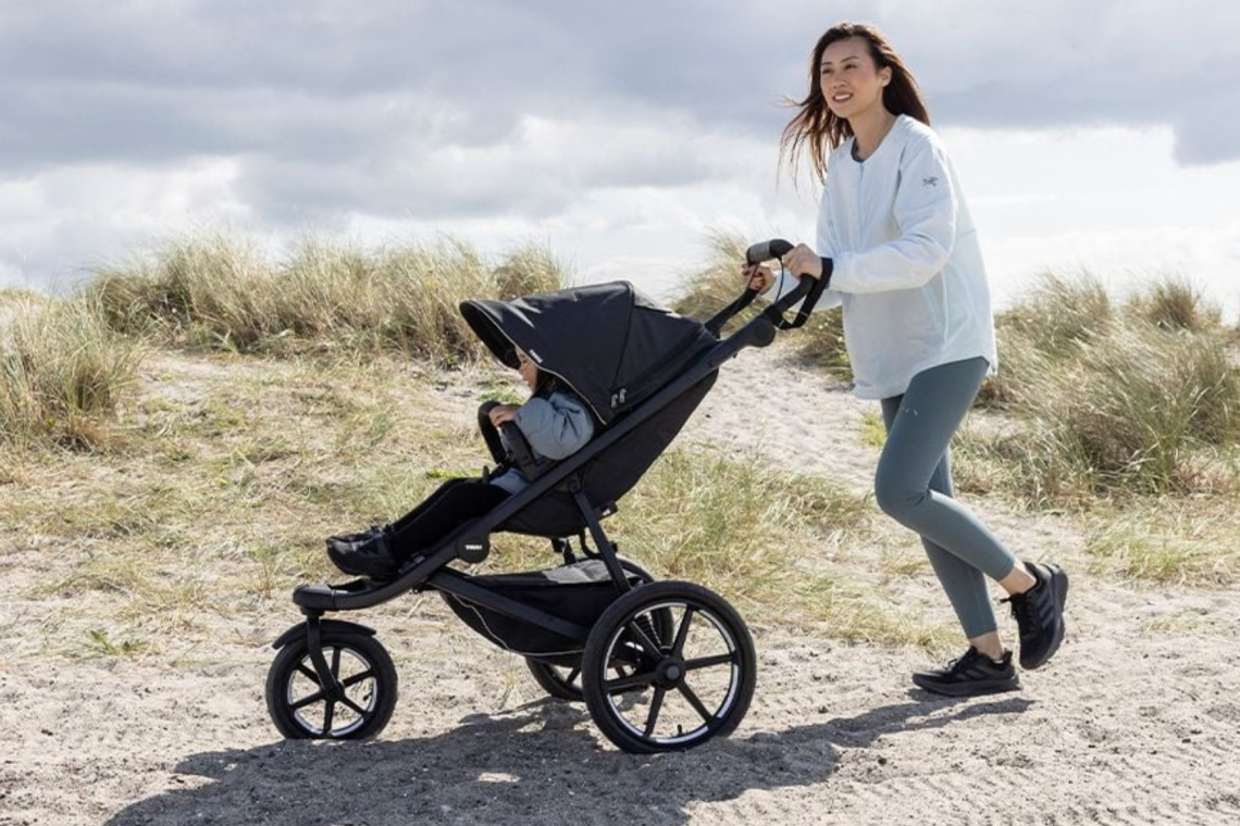 Thule Urban Glide 3 kot zanesljiv spremljevalec aktivnih staršev