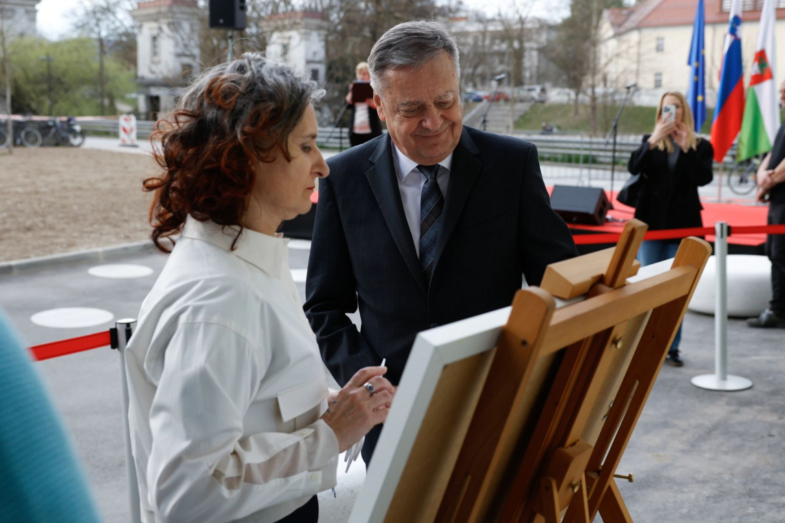 Ljubljana odprla osrednji mladinski center BAZA