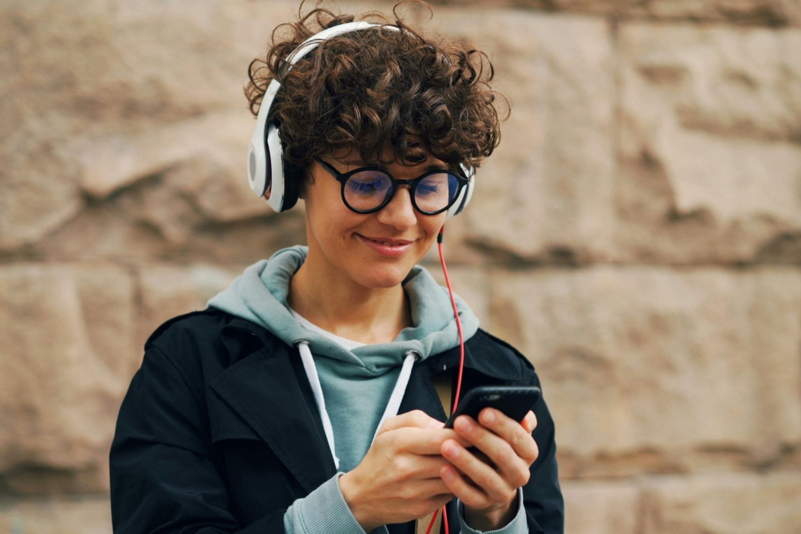 Digitalna zasvojenost med glavnimi težavami mladih