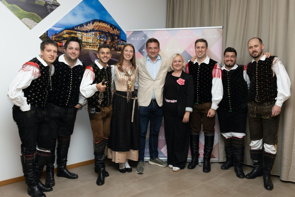 Ansambel Saša Avsenika navdušil obiskovalce ALEJE