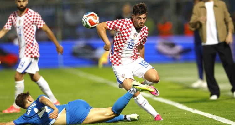 Slovenija v izdihljajih tekme izgubila na Hrvaškem 